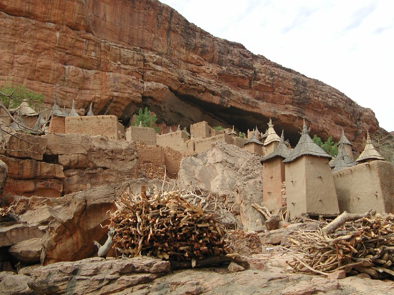 Sous la falaise