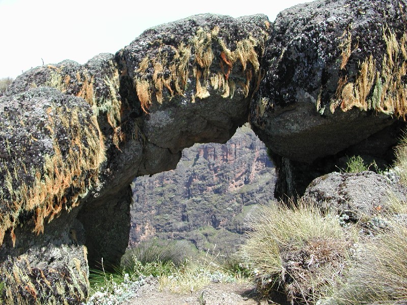 Arche sur Gorge Valley